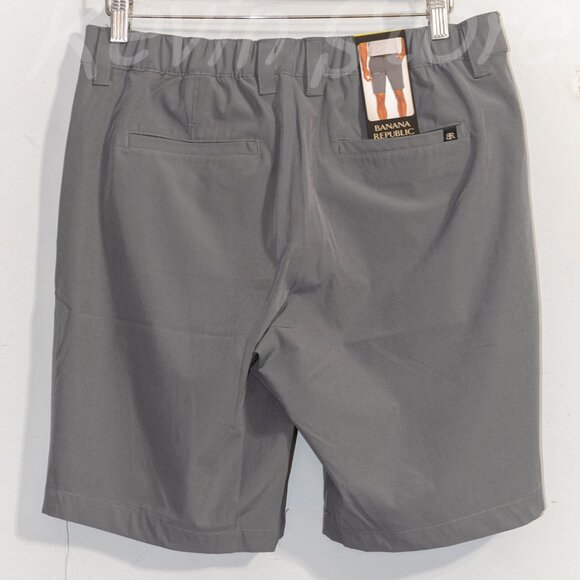 Banana Republic Men’s Flat Front‎ Short - Picture 4 of 10